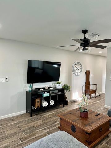 2811 Sealy, Galveston, TX 77550