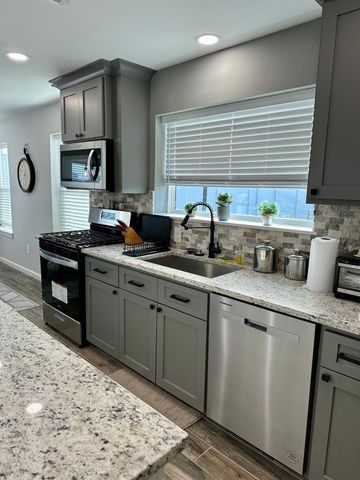 2811 Sealy, Galveston, TX 77550