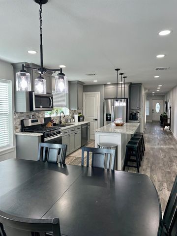 2811 Sealy, Galveston, TX 77550