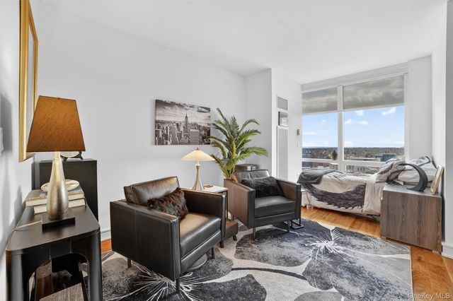 5 Renaissance Square 26E, White Plains, NY 10601