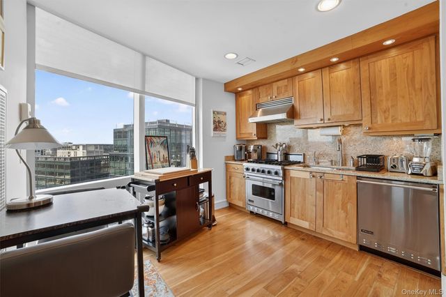 5 Renaissance Square 26E, White Plains, NY 10601