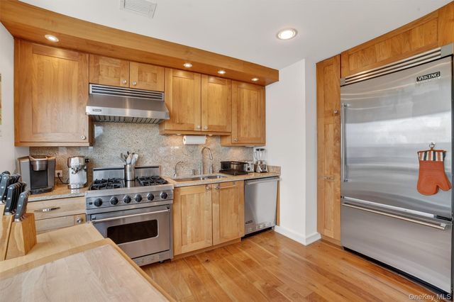 5 Renaissance Square 26E, White Plains, NY 10601