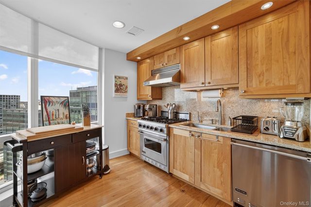 5 Renaissance Square 26E, White Plains, NY 10601