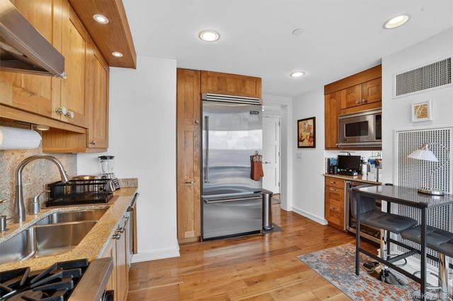 5 Renaissance Square 26E, White Plains, NY 10601