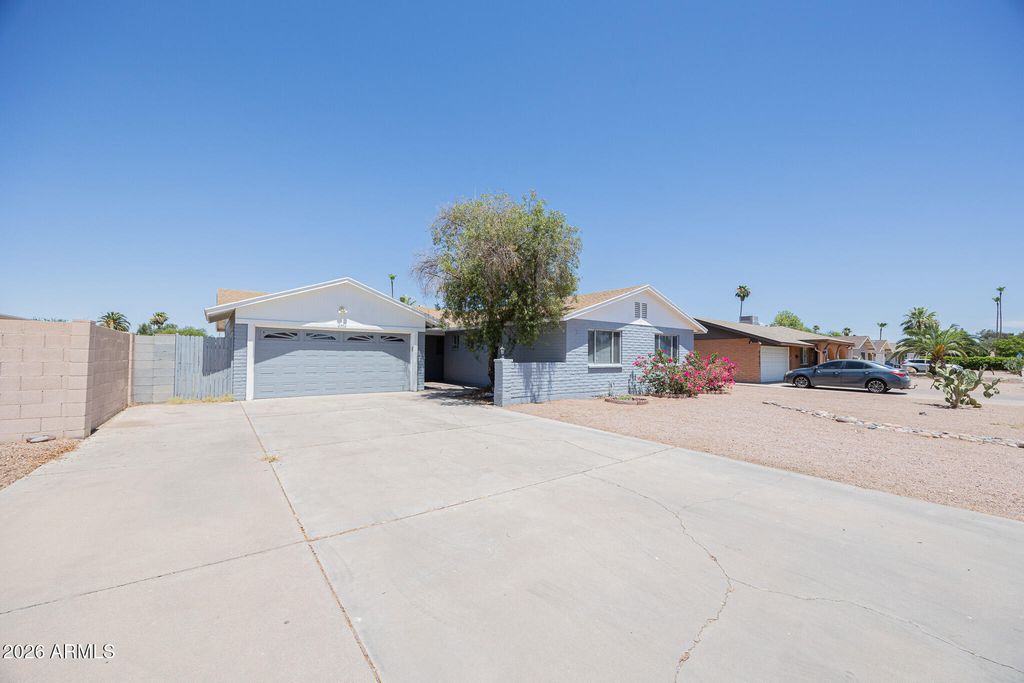 4704 S LA ROSA Drive, Tempe, AZ 85282