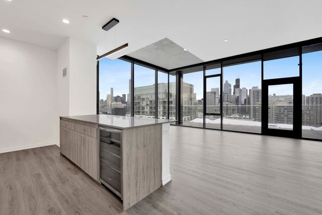 808 N Cleveland Avenue 2201, Chicago, IL 60610