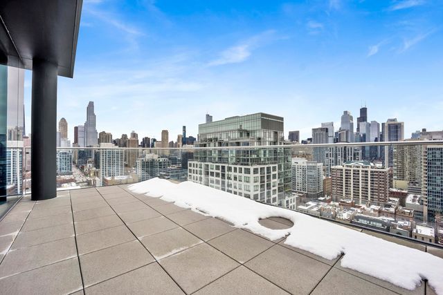 808 N Cleveland Avenue 2201, Chicago, IL 60610