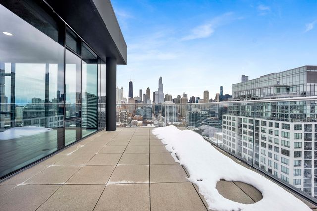 808 N Cleveland Avenue 2201, Chicago, IL 60610