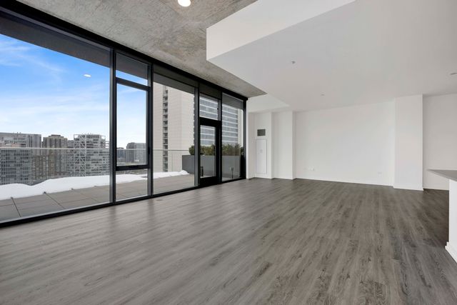 808 N Cleveland Avenue 2201, Chicago, IL 60610