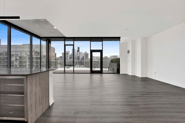 808 N Cleveland Avenue 2201, Chicago, IL 60610