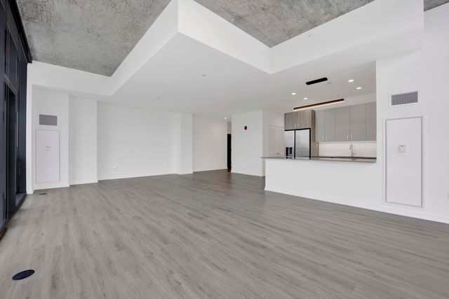 808 N Cleveland Avenue 2201, Chicago, IL 60610