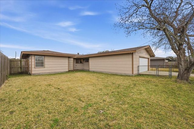 1520 Longhorn Avenue, Orange, TX 77630