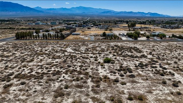 1940 North Saddle Horn Lane, Pahrump, NV 89060