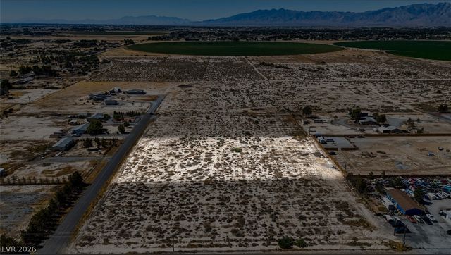 1940 North Saddle Horn Lane, Pahrump, NV 89060