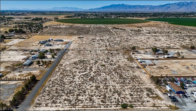 1940 North Saddle Horn Lane, Pahrump, NV 89060