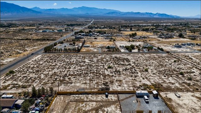 1940 North Saddle Horn Lane, Pahrump, NV 89060