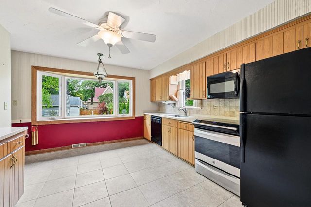 2205 N 71st STREET, Wauwatosa, WI 53213