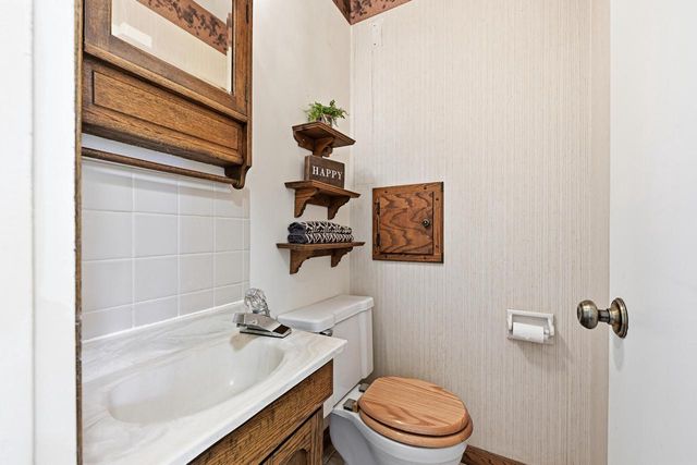 2205 N 71st STREET, Wauwatosa, WI 53213