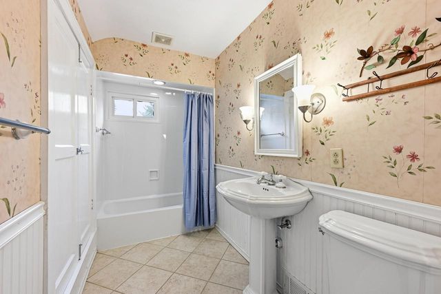 2205 N 71st STREET, Wauwatosa, WI 53213