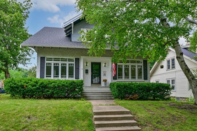 2205 N 71st STREET, Wauwatosa, WI 53213