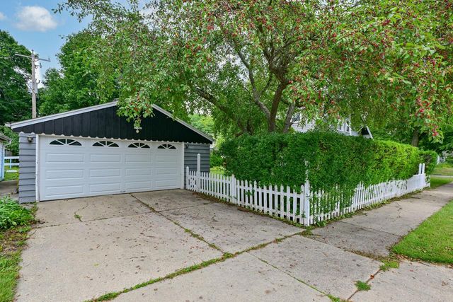 2205 N 71st STREET, Wauwatosa, WI 53213