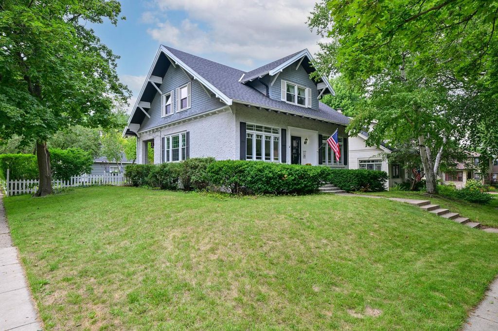2205 N 71st STREET, Wauwatosa, WI 53213