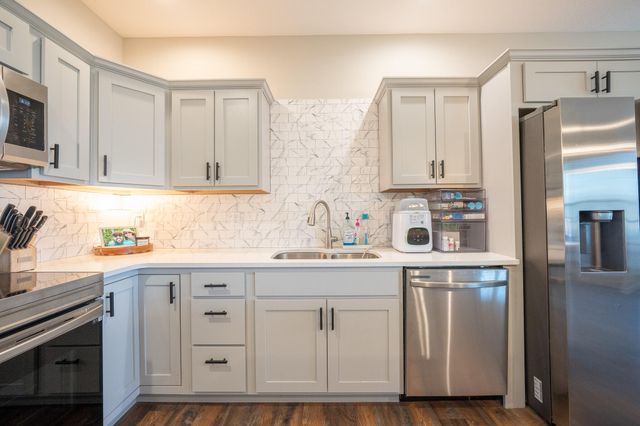 5971 W TAMARACK DR, Columbia, MO 65203