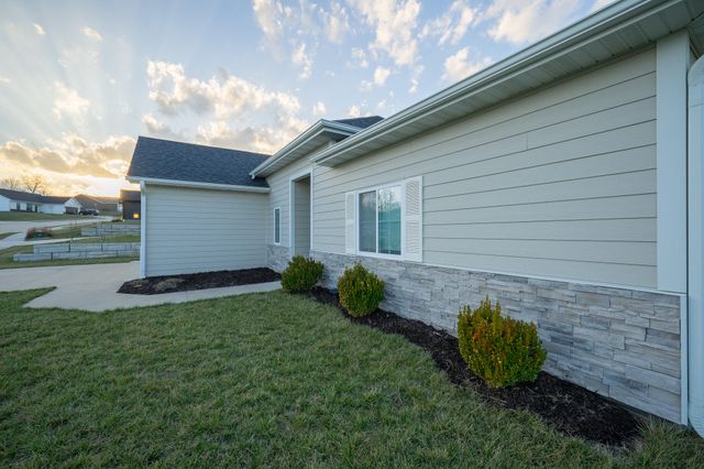 5971 W TAMARACK DR, Columbia, MO 65203