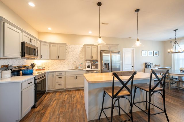 5971 W TAMARACK DR, Columbia, MO 65203