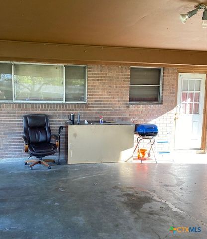 711 Hybiscus Lane, Victoria, TX 77904