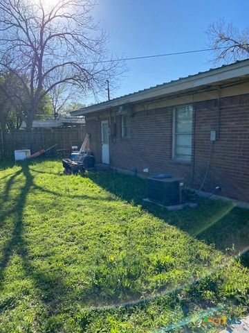 711 Hybiscus Lane, Victoria, TX 77904