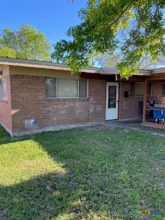 Image 1 of property listing at 711 Hybiscus Lane, Victoria, TX 77904