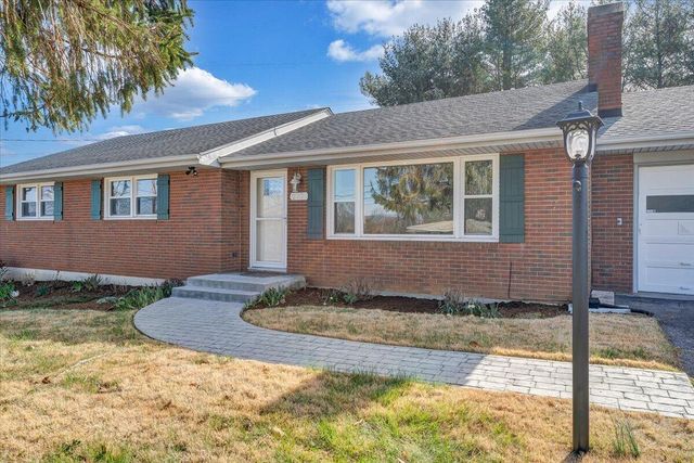 2771 Hillbrook DR, Roanoke, VA 24018