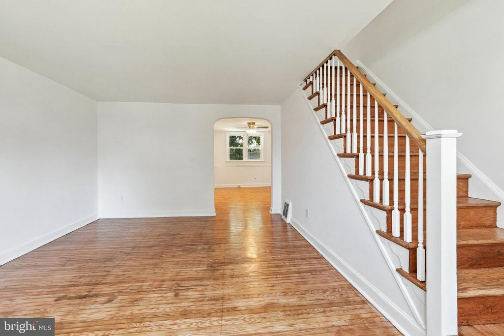 1023 MINDEN LN, DARBY, PA 19023 — photo 4