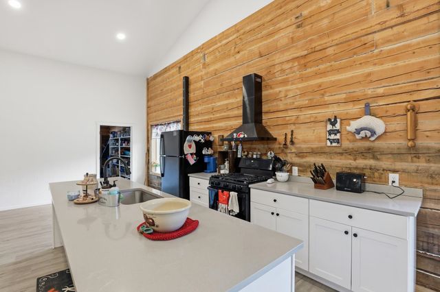 1455 Colonial Way, Newport, WA 99156