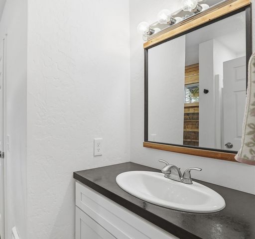 1455 Colonial Way, Newport, WA 99156