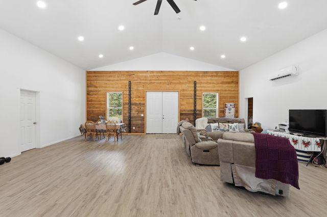 1455 Colonial Way, Newport, WA 99156