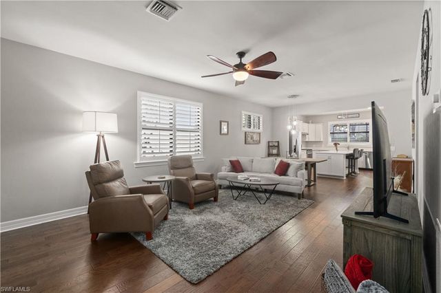 7202 Wilton DR, Naples, FL 34109
