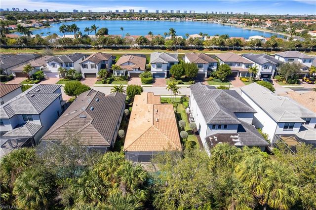 7202 Wilton DR, Naples, FL 34109