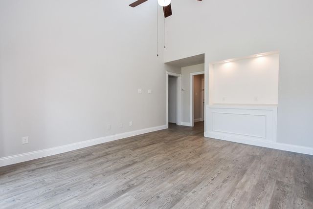 13151 Walden Road 206, Montgomery, TX 77356