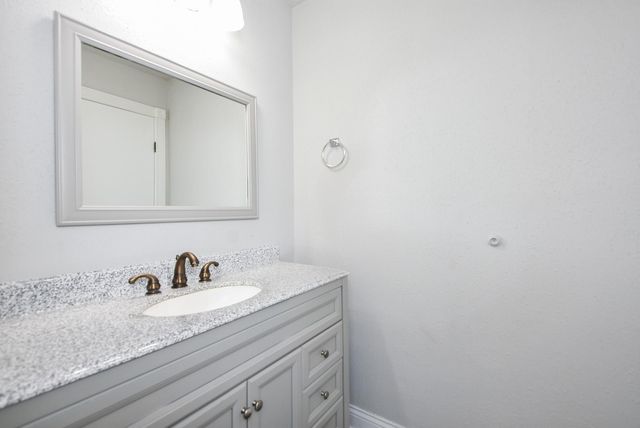 13151 Walden Road 206, Montgomery, TX 77356