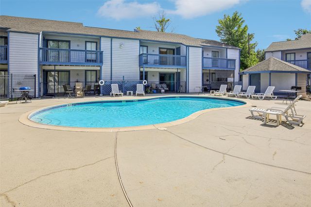 13151 Walden Road 206, Montgomery, TX 77356