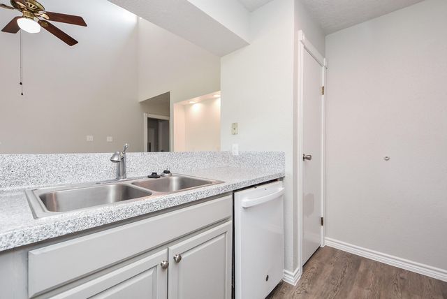 13151 Walden Road 206, Montgomery, TX 77356