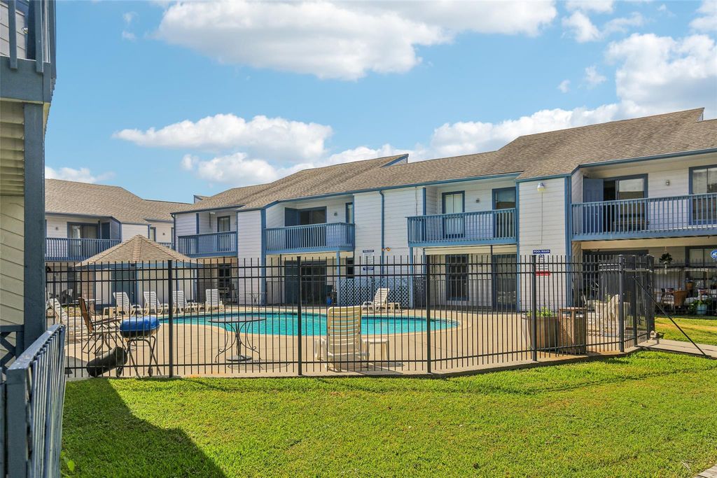 13151 Walden Road 206, Montgomery, TX 77356