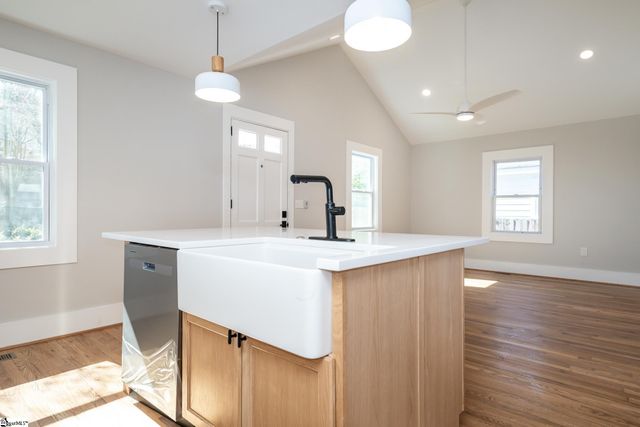 10 Amherst Avenue, Greenville, SC 29605