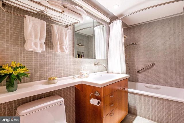 1725 PINE ST, Philadelphia, PA 19103