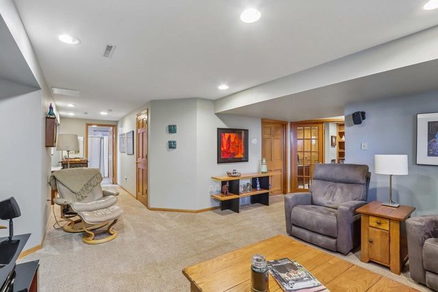 920 Lexington Way, Waunakee, WI 53597
