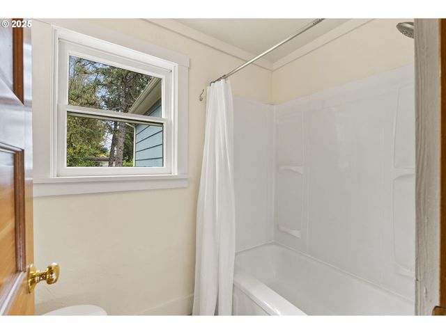 1875 W 15th Ave, Eugene, OR 97402