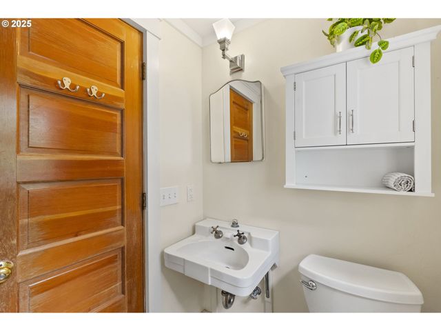 1875 W 15th Ave, Eugene, OR 97402