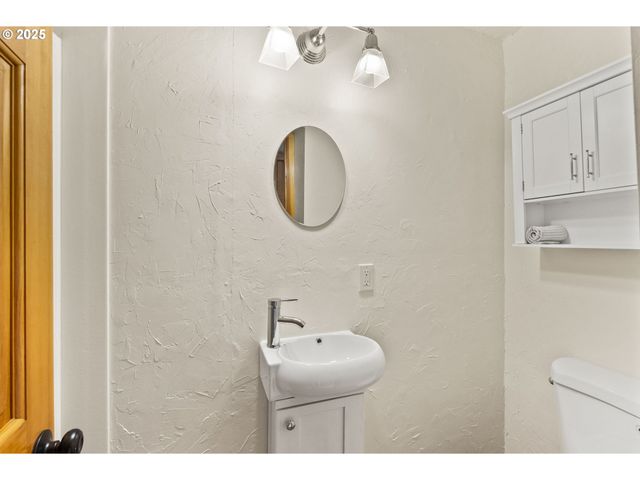 1875 W 15th Ave, Eugene, OR 97402